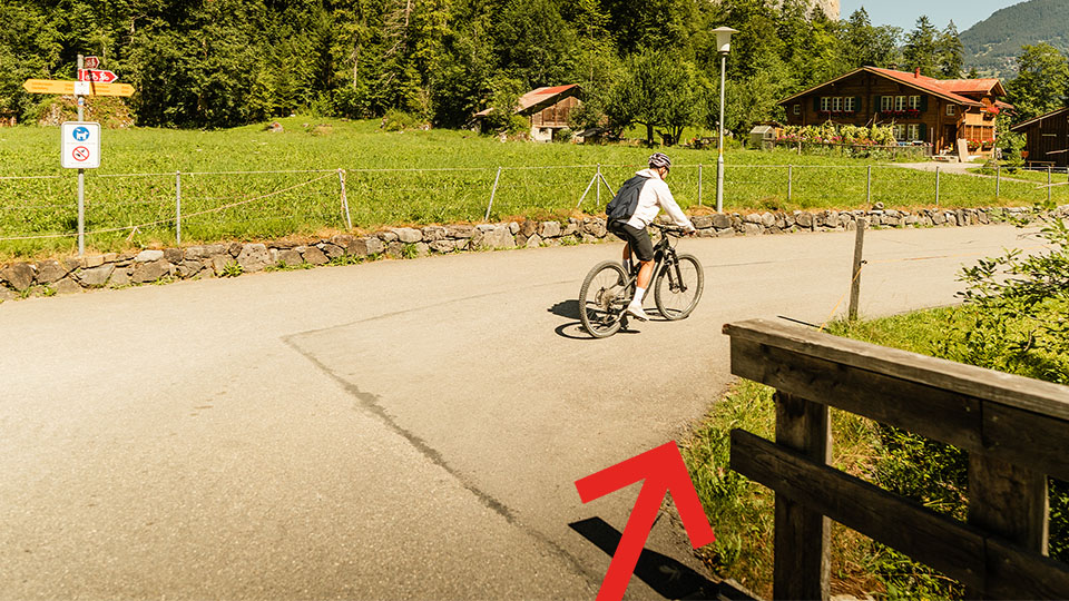 Turn right / back to Lauterbrunnen – image 1